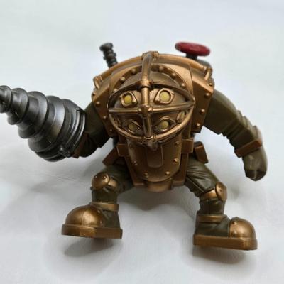 LOT 77: Mortal Combat Book Ends, Titanfall 2 Figures, and More