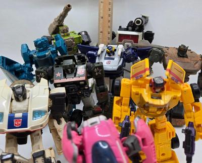 LOT 78: Various Transformers Toys