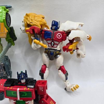 LOT 78: Various Transformers Toys