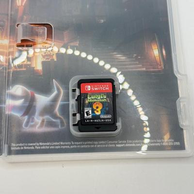 LOT 82: Legend of Zelda Nintendo Switch Case, Luigi's Mansion 3 w/ Case & More Nintendo Switch Games: Breath of the Wild, Super...