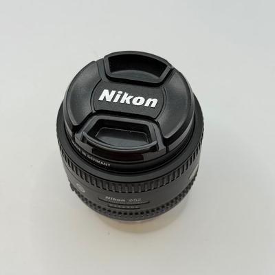 LOT 83: Nikon AF Nikkor 50mm 1:1.8 D f/1.8 Prime Lens w/ 52mm Calumet Traditional UV Filter & Nikon Speedlight SB-600 External Flash