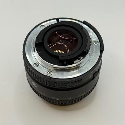 LOT 83: Nikon AF Nikkor 50mm 1:1.8 D f/1.8 Prime Lens w/ 52mm Calumet Traditional UV Filter & Nikon Speedlight SB-600 External Flash