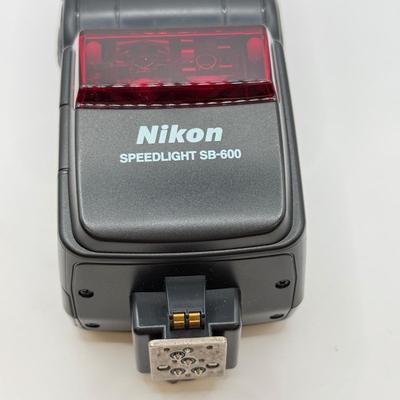 LOT 83: Nikon AF Nikkor 50mm 1:1.8 D f/1.8 Prime Lens w/ 52mm Calumet Traditional UV Filter & Nikon Speedlight SB-600 External Flash