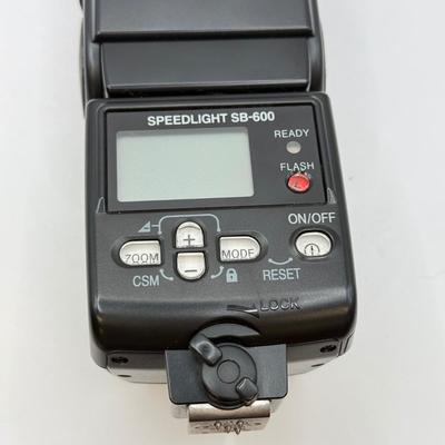 LOT 83: Nikon AF Nikkor 50mm 1:1.8 D f/1.8 Prime Lens w/ 52mm Calumet Traditional UV Filter & Nikon Speedlight SB-600 External Flash