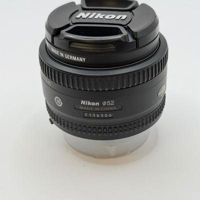 LOT 83: Nikon AF Nikkor 50mm 1:1.8 D f/1.8 Prime Lens w/ 52mm Calumet Traditional UV Filter & Nikon Speedlight SB-600 External Flash