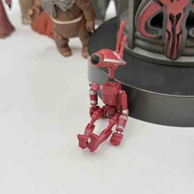 LOT 88: Star Wars Collection: Cable Guys Boba Fett The Mandelorian Figure/Bust & Small Character Toys