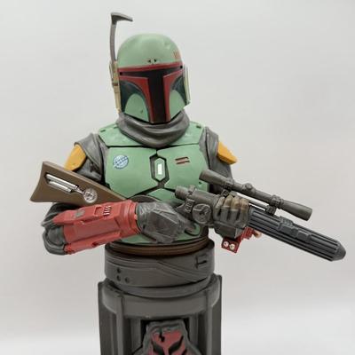 LOT 88: Star Wars Collection: Cable Guys Boba Fett The Mandelorian Figure/Bust & Small Character Toys