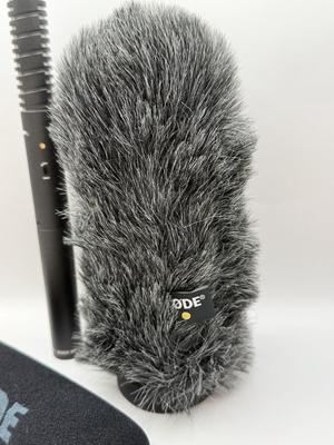 LOT 97: Røde NTG-2 Microphone w/ 2 Covers incl. "Dead Cat" 21/22