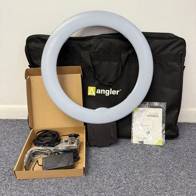 LOT 98: Circo 19" LED Ring Light CI-LR21