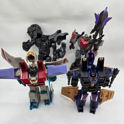 LOT 121: Large Variety of Transformers Toys