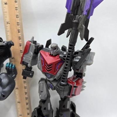 LOT 121: Large Variety of Transformers Toys