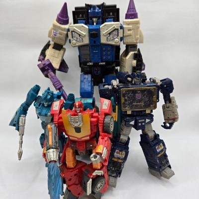 LOT 121: Large Variety of Transformers Toys