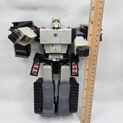 LOT 121: Large Variety of Transformers Toys