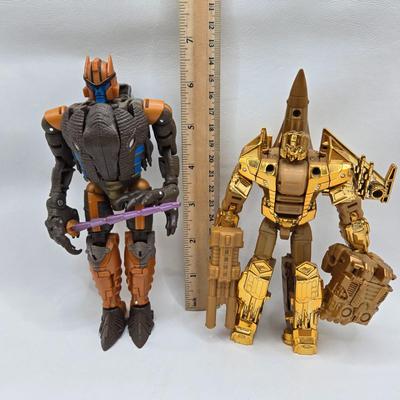 LOT 121: Large Variety of Transformers Toys