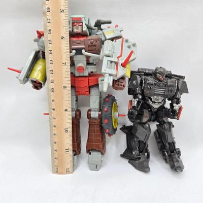 LOT 121: Large Variety of Transformers Toys