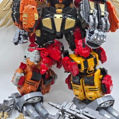 LOT 122: Robot Building Toy