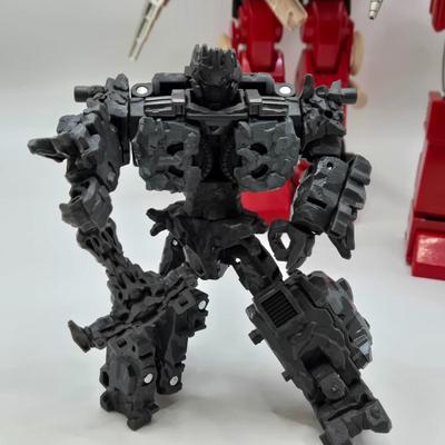 LOT 123: Multiple Transformers Toys
