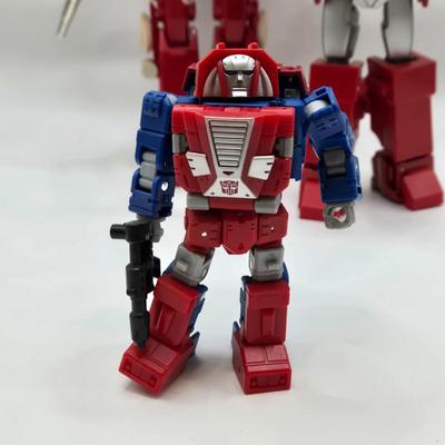 LOT 123: Multiple Transformers Toys