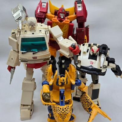 LOT 123: Multiple Transformers Toys