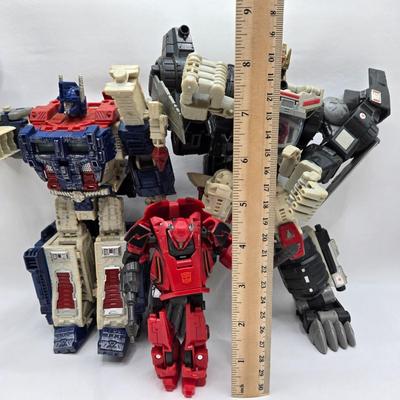 LOT 123: Multiple Transformers Toys