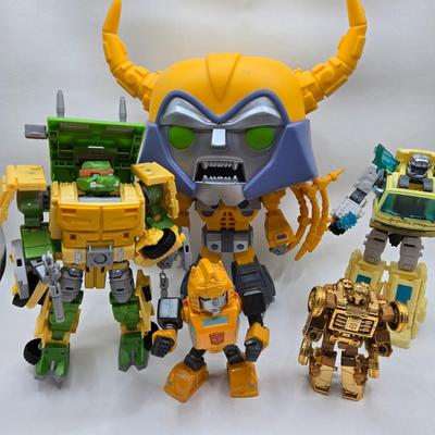 LOT 124: Large Variety of Transformers and Other Toys