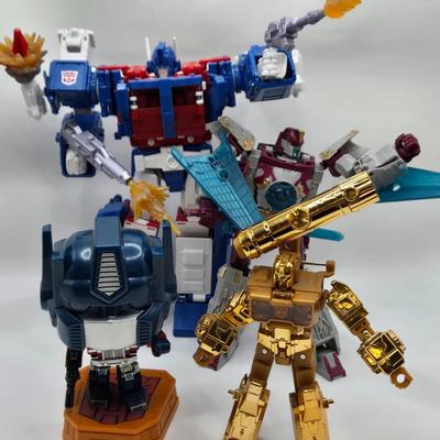 LOT 124: Large Variety of Transformers and Other Toys