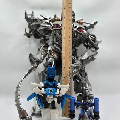 LOT 124: Large Variety of Transformers and Other Toys