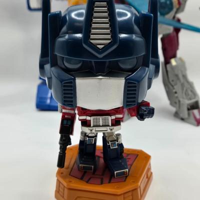 LOT 124: Large Variety of Transformers and Other Toys