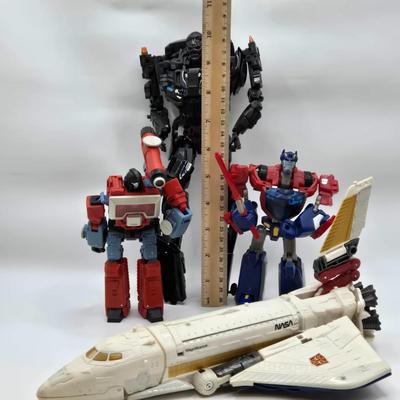 LOT 124: Large Variety of Transformers and Other Toys