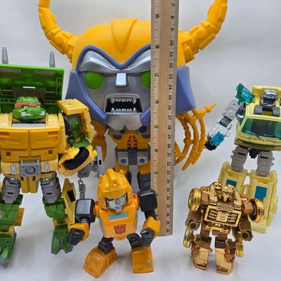 LOT 124: Large Variety of Transformers and Other Toys