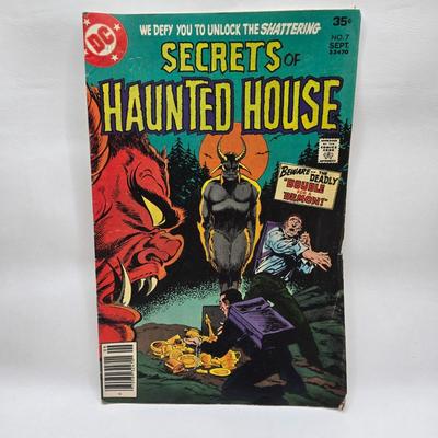 LOT 125: Secrets of Haunted House Comic Books
