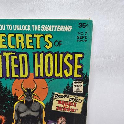 LOT 125: Secrets of Haunted House Comic Books