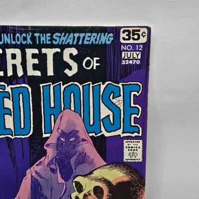 LOT 125: Secrets of Haunted House Comic Books