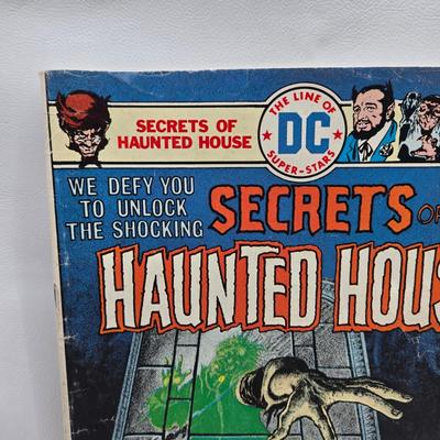 LOT 125: Secrets of Haunted House Comic Books
