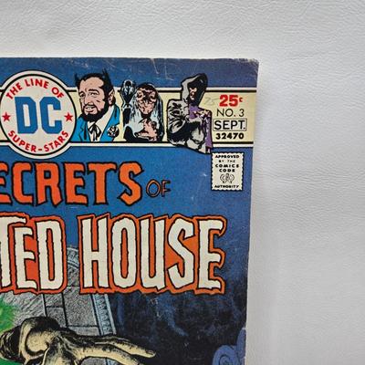 LOT 125: Secrets of Haunted House Comic Books