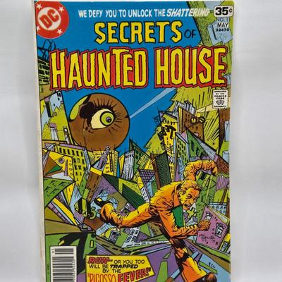 LOT 125: Secrets of Haunted House Comic Books