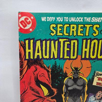 LOT 125: Secrets of Haunted House Comic Books