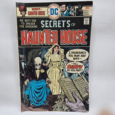 LOT 125: Secrets of Haunted House Comic Books