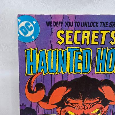 LOT 125: Secrets of Haunted House Comic Books