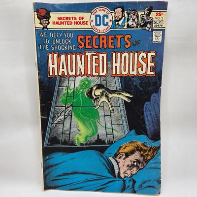 LOT 125: Secrets of Haunted House Comic Books