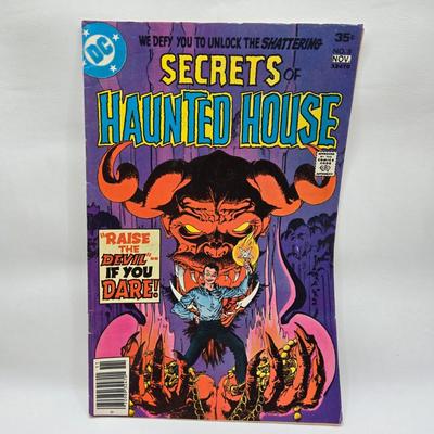 LOT 125: Secrets of Haunted House Comic Books
