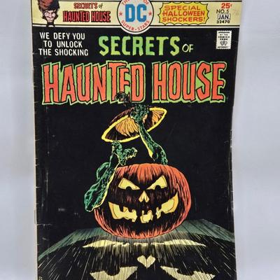 LOT 125: Secrets of Haunted House Comic Books