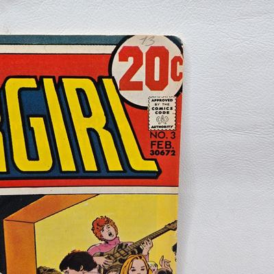 LOT 127: DC SuperGirl Comic Books