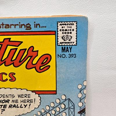 LOT 129: Adventure Comics Presents SuperGirl