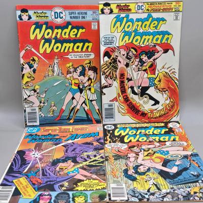 LOT 139: DC Wonder Woman Comic Books