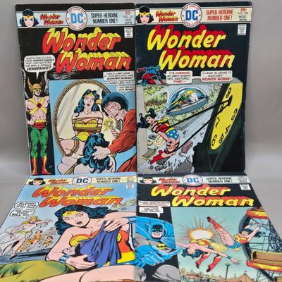LOT 139: DC Wonder Woman Comic Books