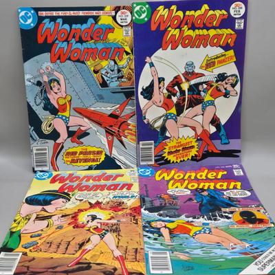 LOT 139: DC Wonder Woman Comic Books