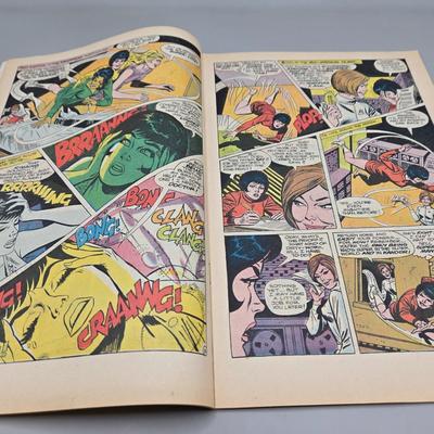 LOT 140: Lois Lane Comic Books