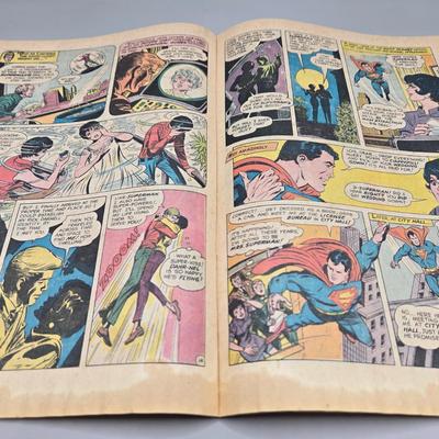 LOT 140: Lois Lane Comic Books