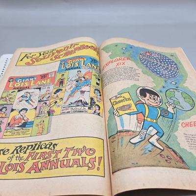 LOT 140: Lois Lane Comic Books